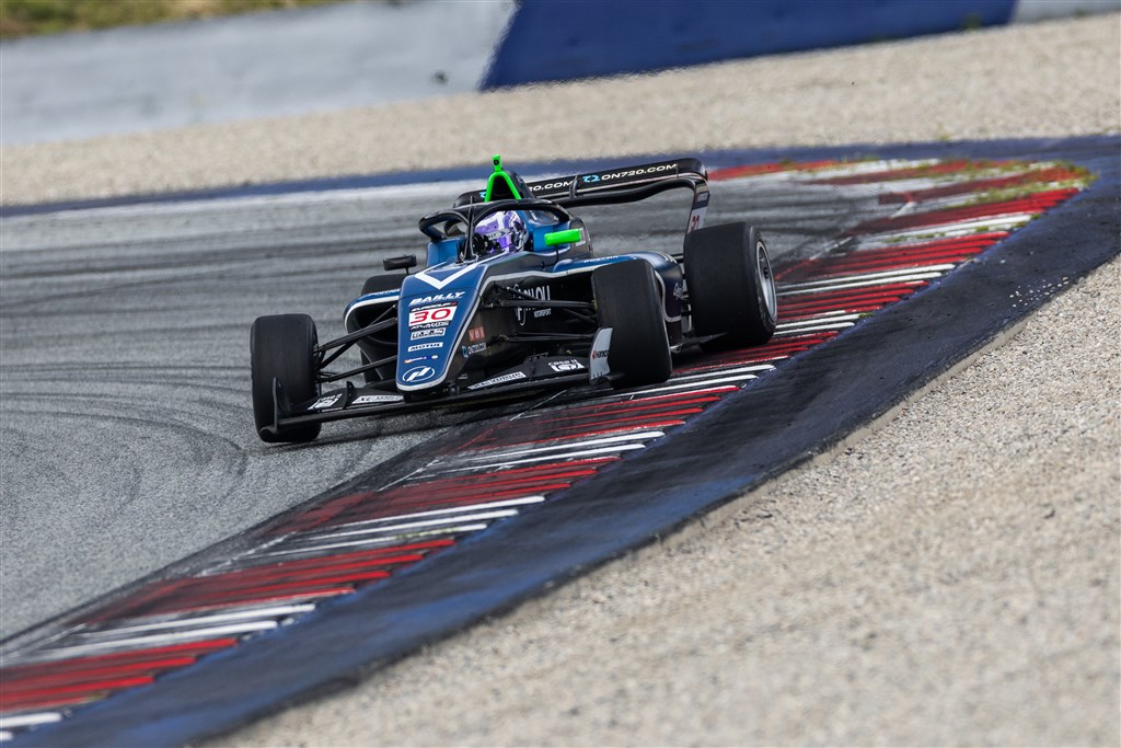 Theodor Jensen satser på højt tempo på Paul Ricard
(Foto: Dutch Photo Agency)
